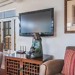 1 Bedroom - 5 Min. Walk To Canyon Rd. - El Caminito