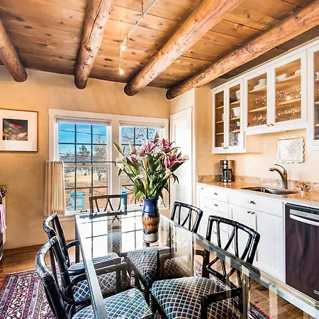 1 Bedroom - 5 Min. Walk To Canyon Rd. - El Caminito Holiday home