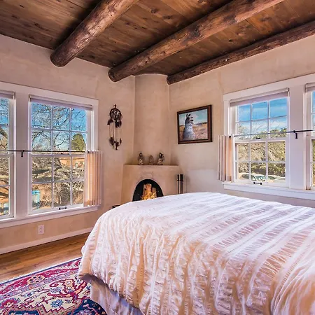 1 Bedroom - 5 Min. Walk To Canyon Rd. - El Caminito